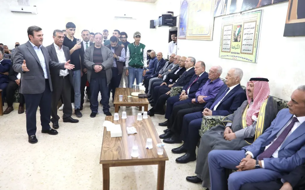 مندوبا عن الملك وولي العهد.. العيسوي يعزي بوفاة الوزير الأسبق خالد العمري