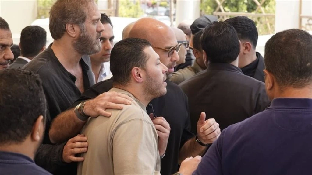 أبويا اللي كنت عليه مسنود .. نجل هاني شاكر الوحيد يبكي بالدموع في وداع والده