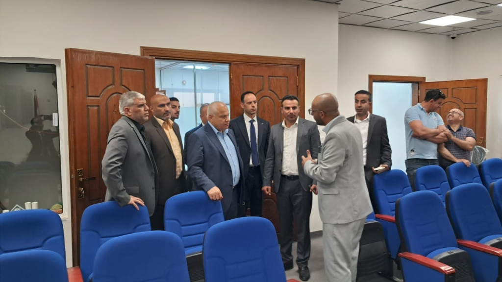 إيعاز من وزير العمل بشأن المستثمرين