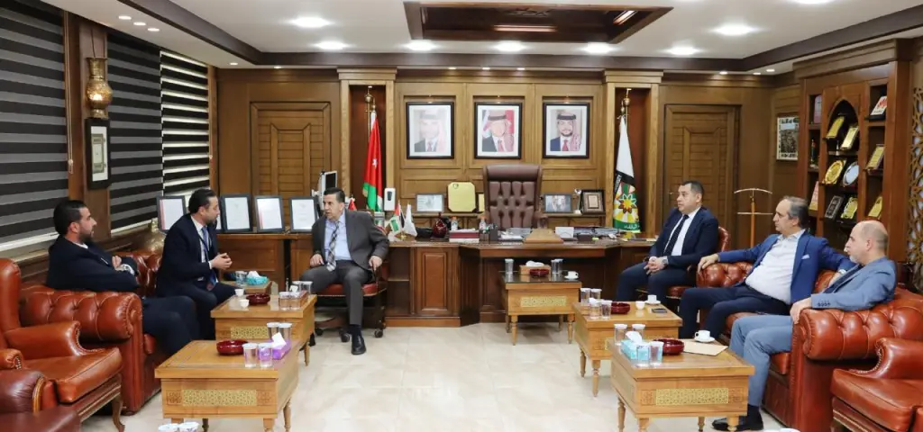 بحث تعزيز التعاون بين جامعة البلقاء التطبيقية والبنك الأهلي الأردني
