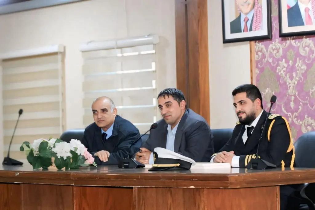 حفل إشهار كتاب “عابر البحار لا يعرف الطريق” للكاتب الكابتن مالك المبارك الزواهرة