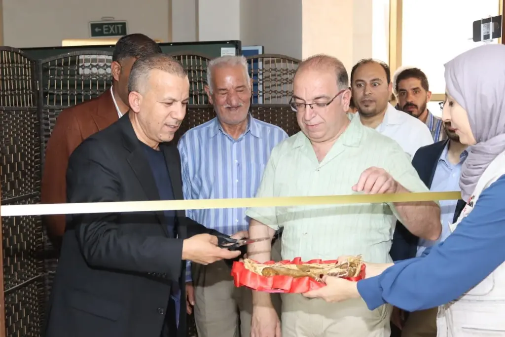 مدير ثقافة المفرق يفتتح فعاليات معرض خشبيات