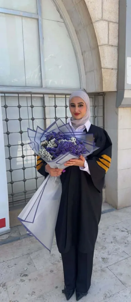 المحامية أنوار الحنيطي تحصل على درجة الماجستير في القانون الخاص من جامعة عمان العربية