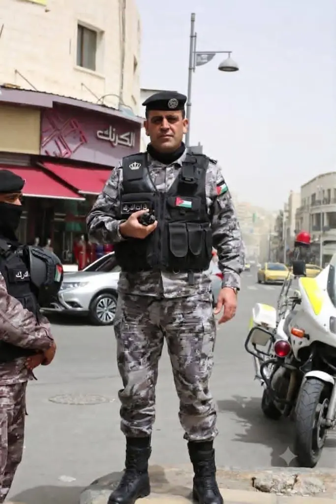  القلعة نيوز تهنئ الرائد طارق الزعبي بالإرادة الملكية السامية