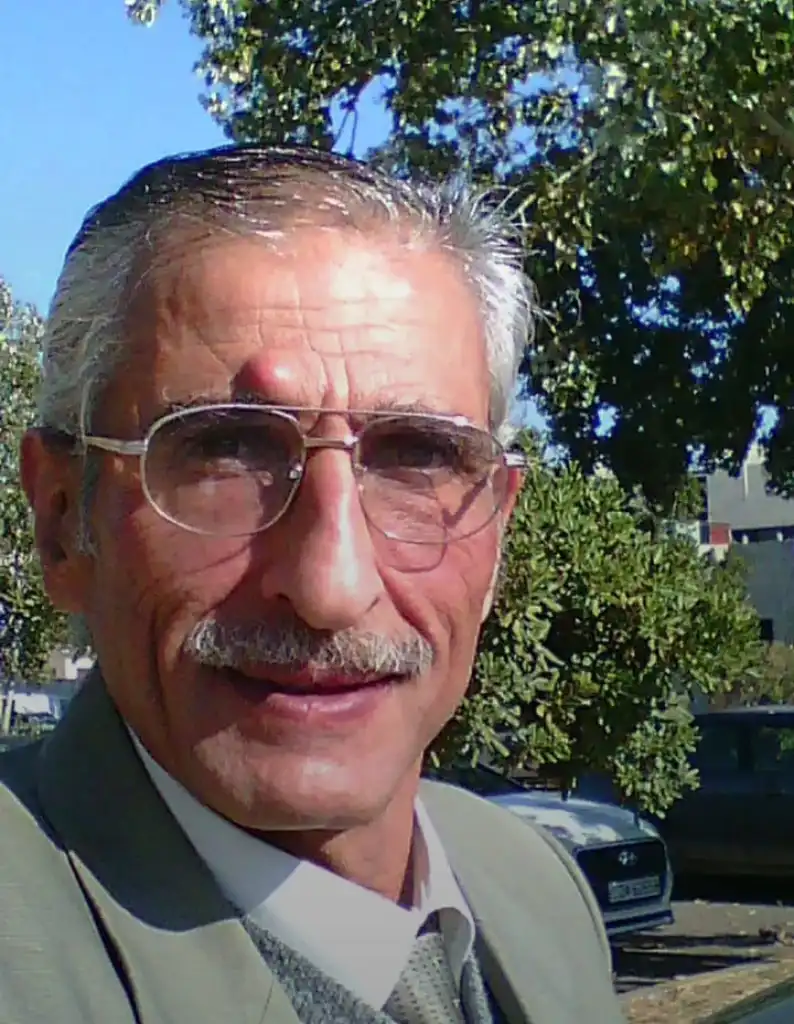 كُتّاب المقالات ... خير الكلام ...ما قلَّ ودل .