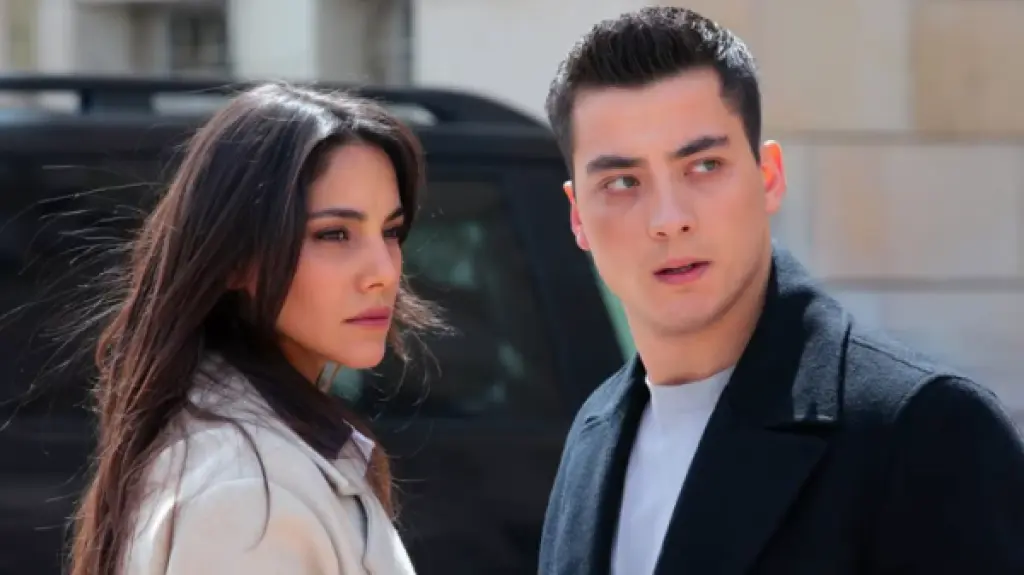 كايا وزيرين نجما مسلسل المدينة البعيدة يعيشان قصة حب