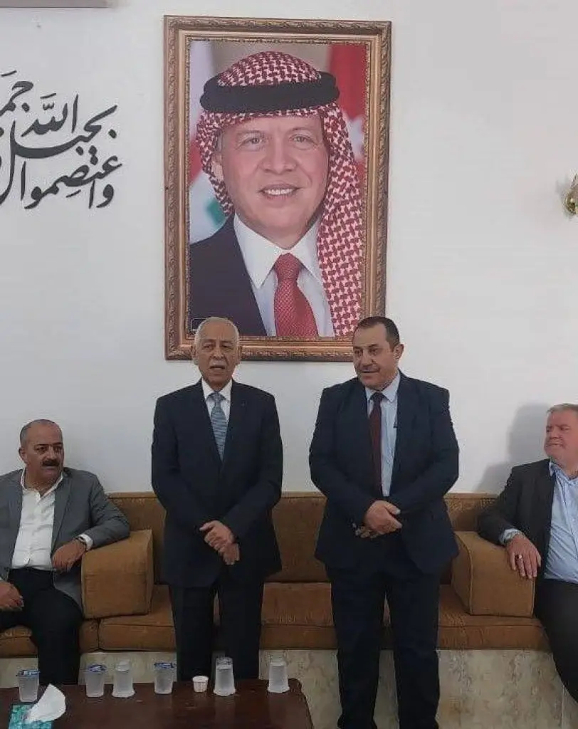 مندوبا عن الملك وسمو ولي العهد: العيسوي يعزي آل النعسان وآل القاسم  ( صور)