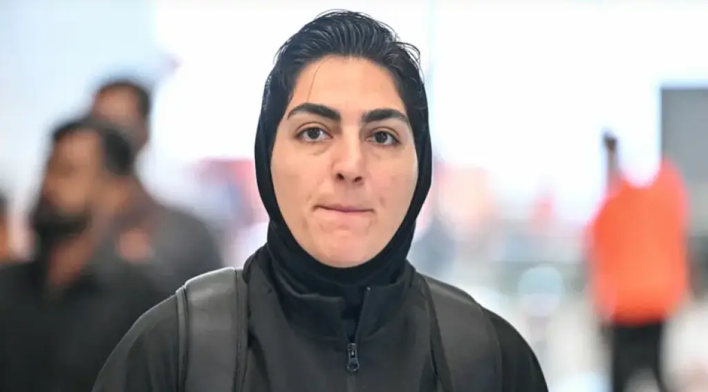 بعد تراجعها عن اللجوء .. إيران تعيد ممتلكات لاعبة المنتخب