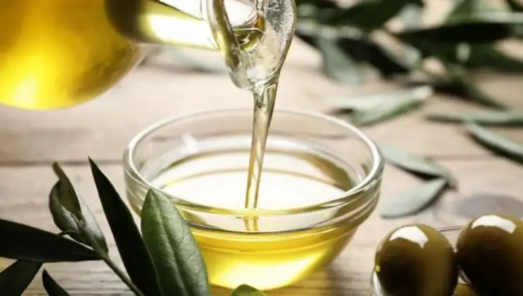 صادرات زيت الزيتون تعزز فائض الميزان التجاري الغذائي لتونس