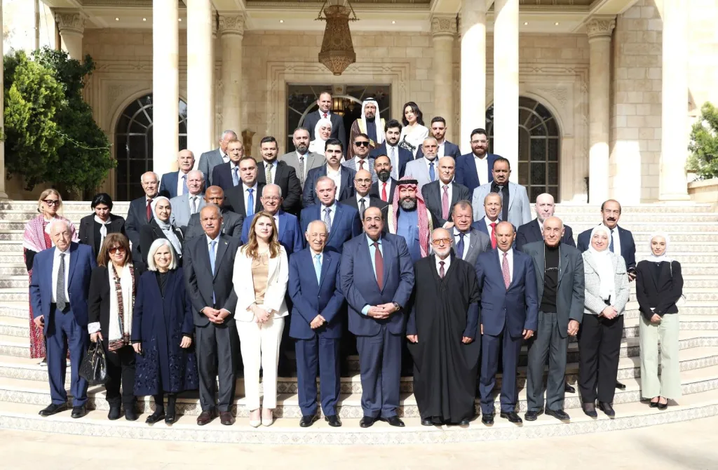 العيسوي يلتقي نخبة وطنية تمثل مختلف المحافظات والقطاعات احتفالا بيوم العلم