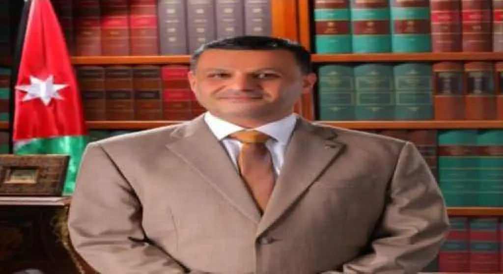 في زمن يُعاقب فيه الصادق